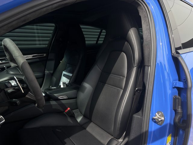 Used 2023 Porsche Panamera GTS image 5