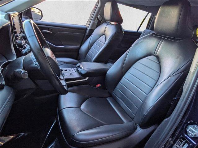 Used 2022 Toyota Highlander XLE image 16