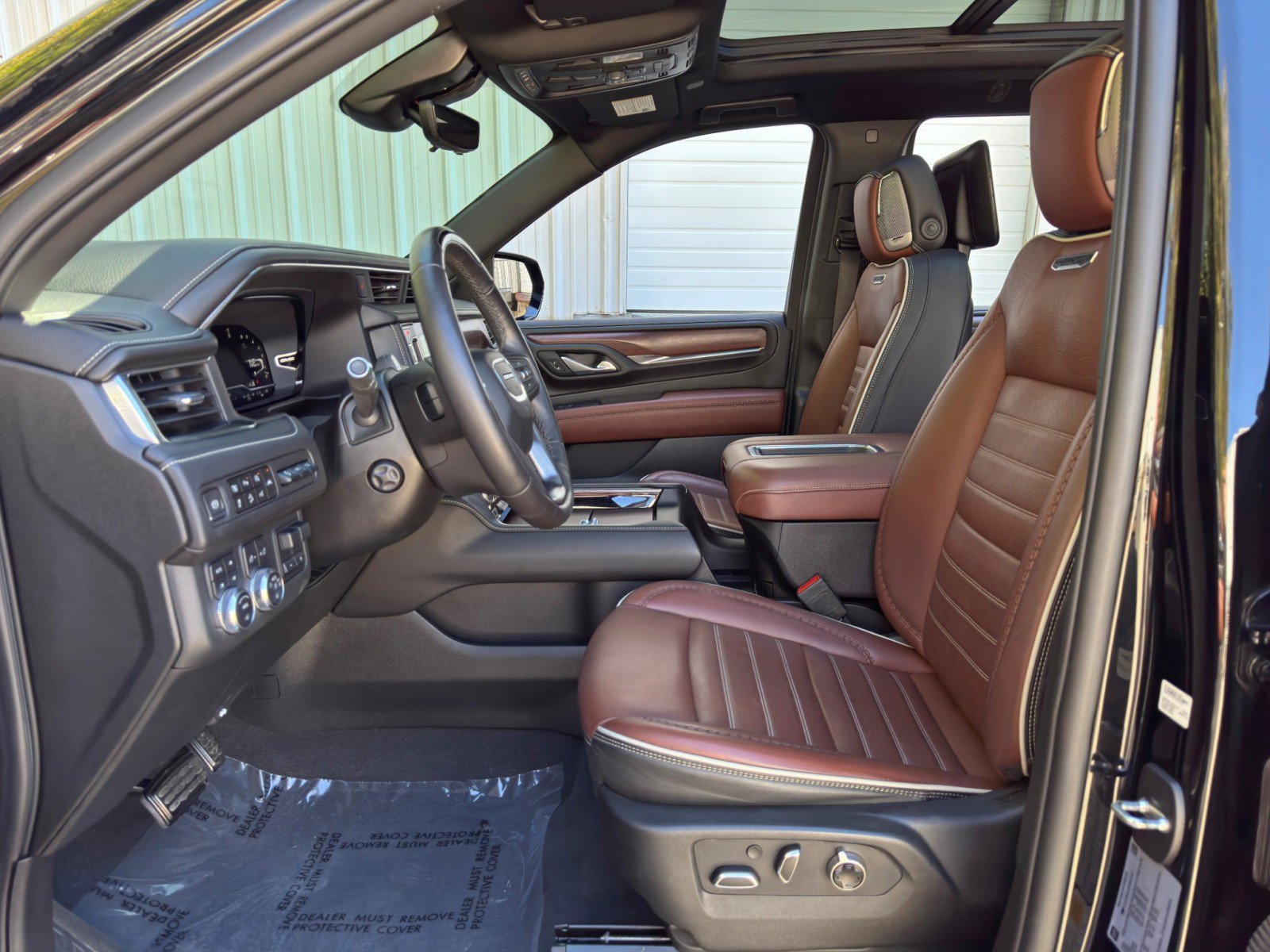Used 2023 GMC Yukon Denali Ultimate AWD/4WD image 17