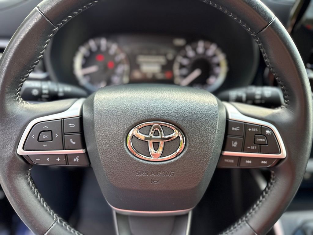 Certified 2025 Toyota Highlander LE image 37