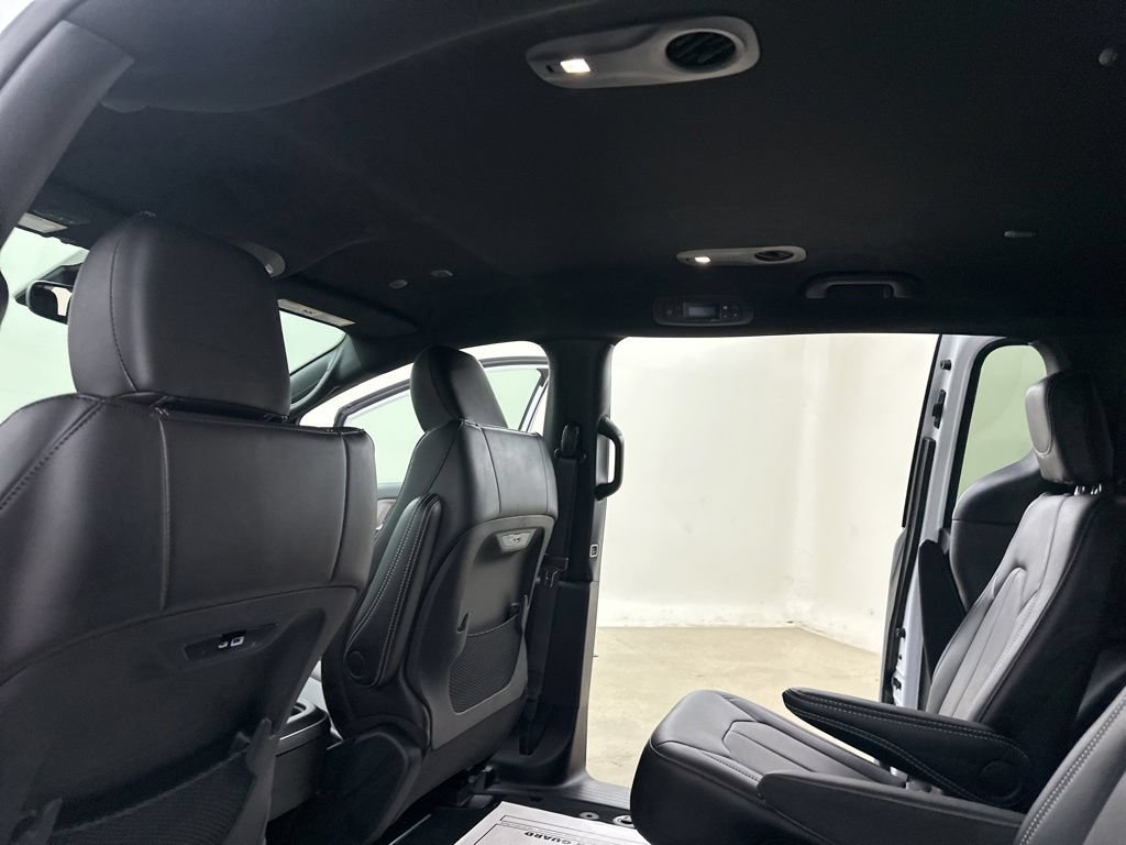New 2027 Chrysler Pacifica Select FWD image 27