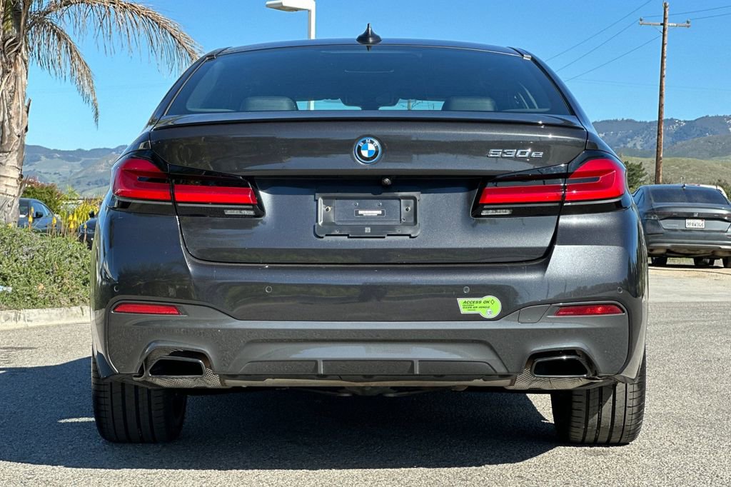 Used 2023 BMW 530e w/ M Sport Package image 4