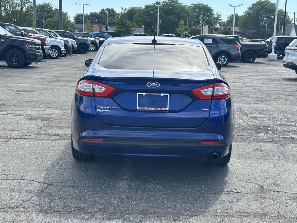 Used 2016 Ford Fusion SE FWD image 5