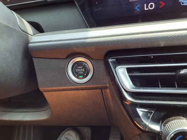 Used 2024 Chevrolet Traverse LT image 36