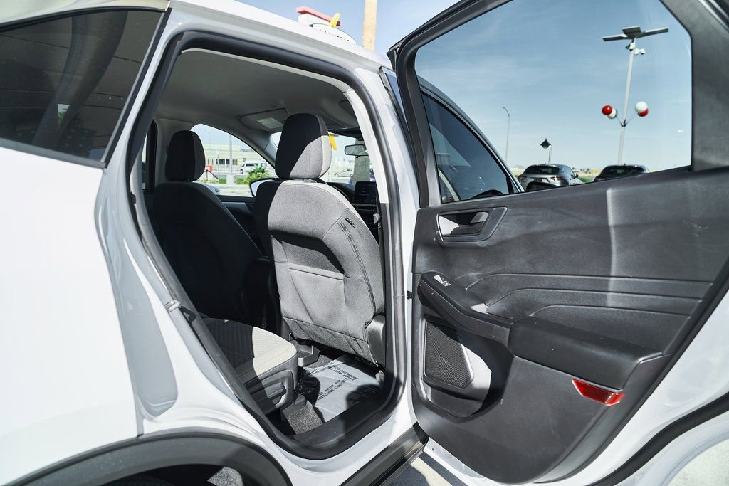 Used 2022 Ford Escape SE image 12