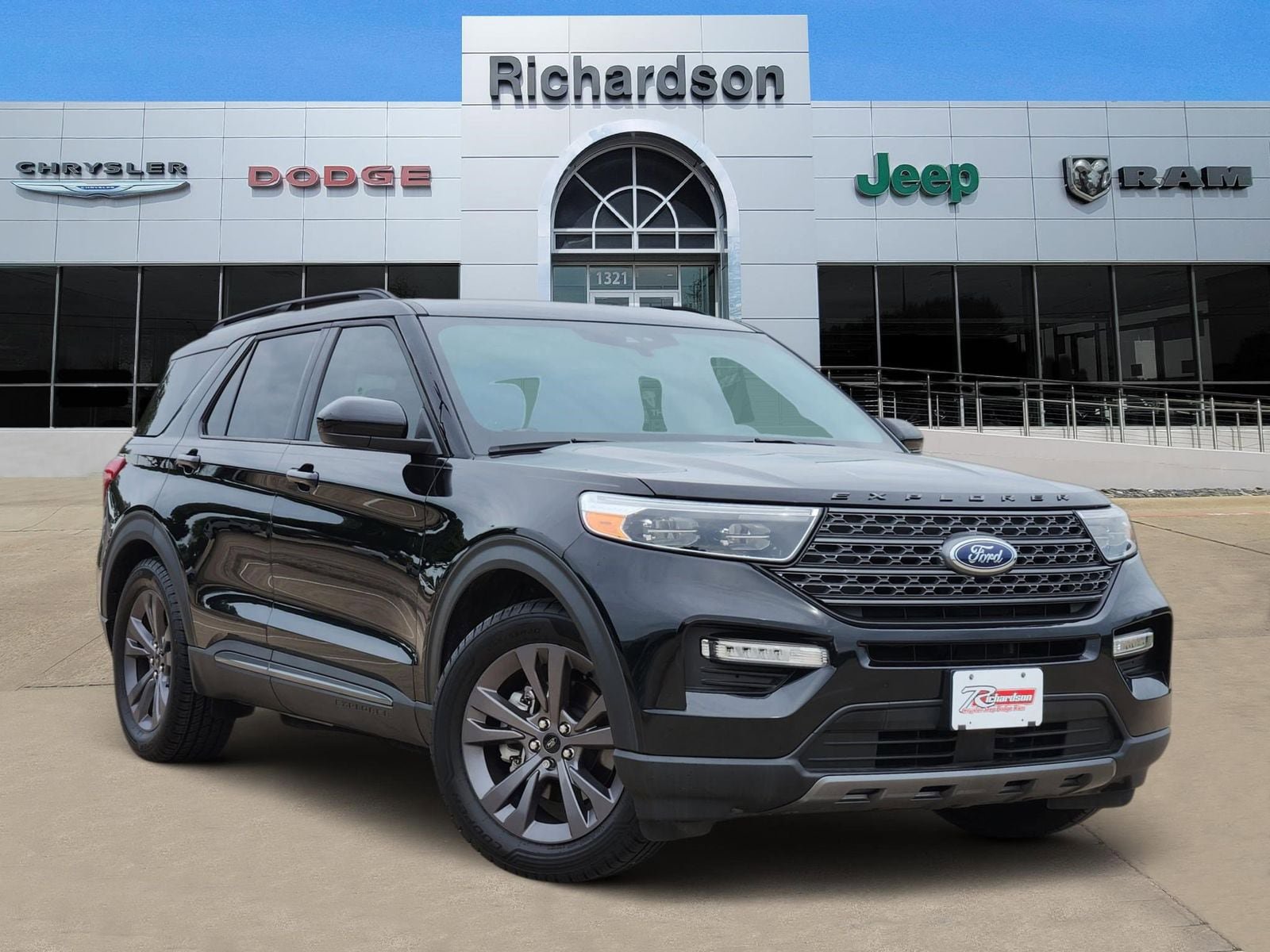 Used 2024 Ford Explorer XLT w/ Equipment Group 202A RWD image 1