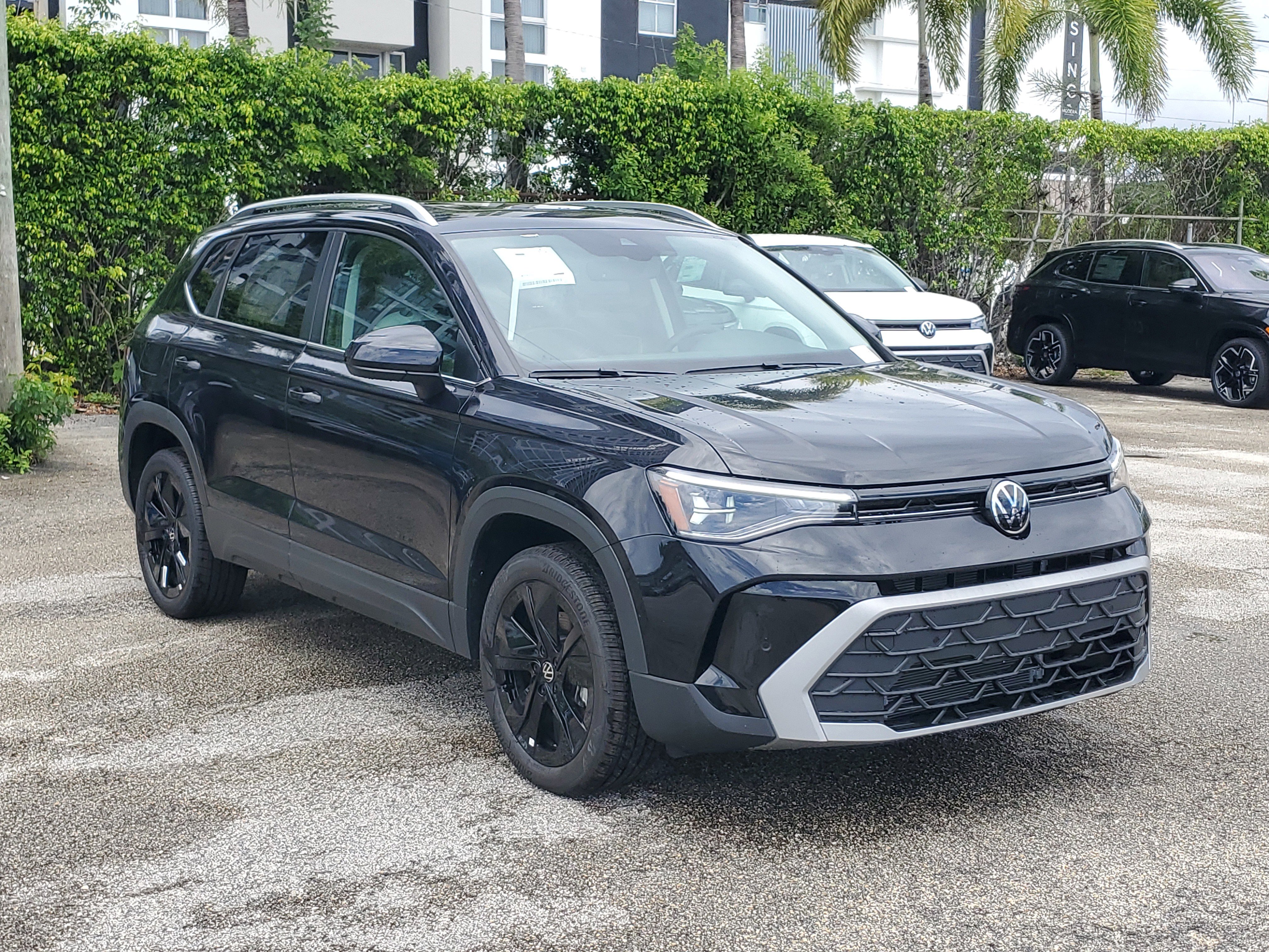 New 2025 Volkswagen Taos SE image 4