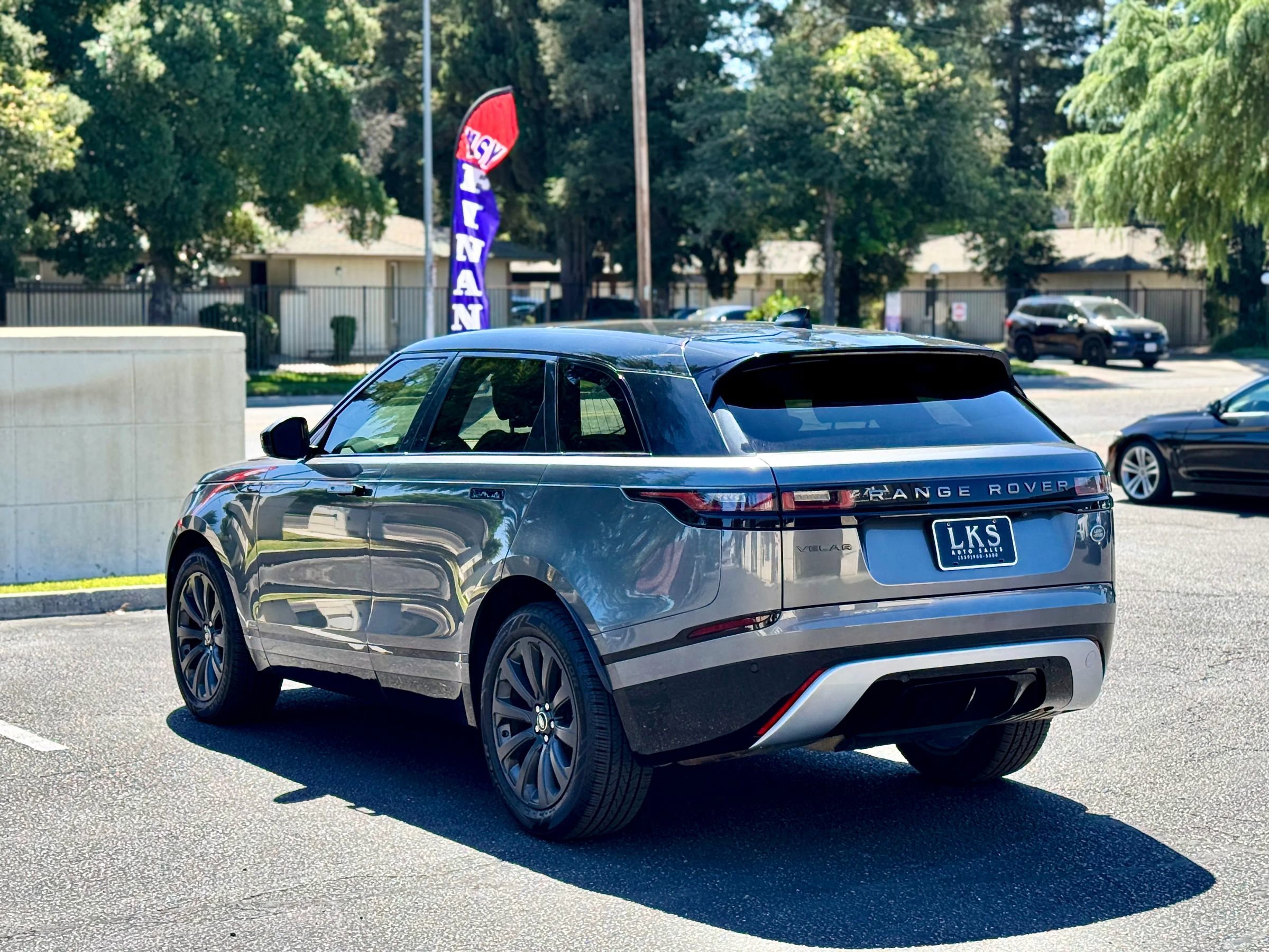 Used 2019 Land Rover Range Rover Velar R-Dynamic SE AWD/4WD image 6