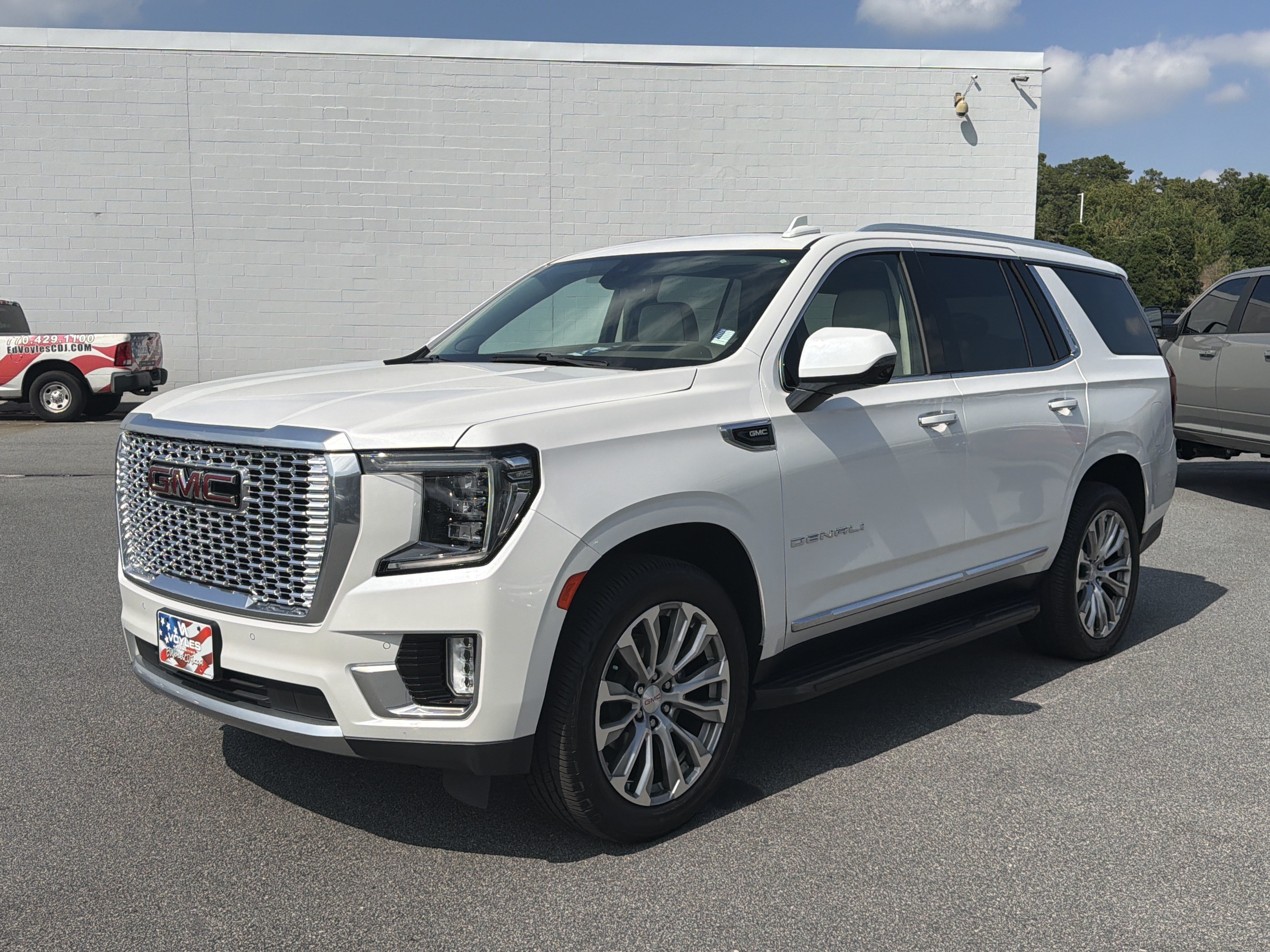 Used 2021 GMC Yukon Denali AWD/4WD image 3