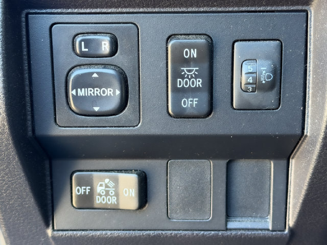 Used 2016 Toyota Tundra SR5 w/ SR5 Upgrade Package RWD image 7