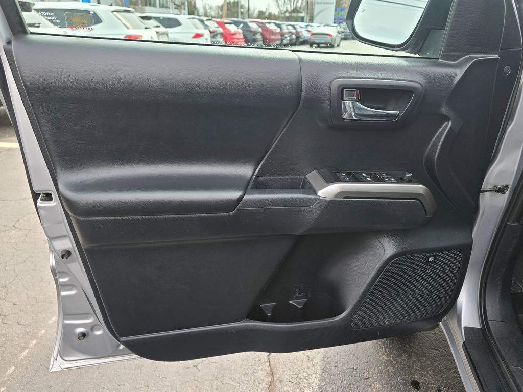 Used 2021 Toyota Tacoma Limited image 17