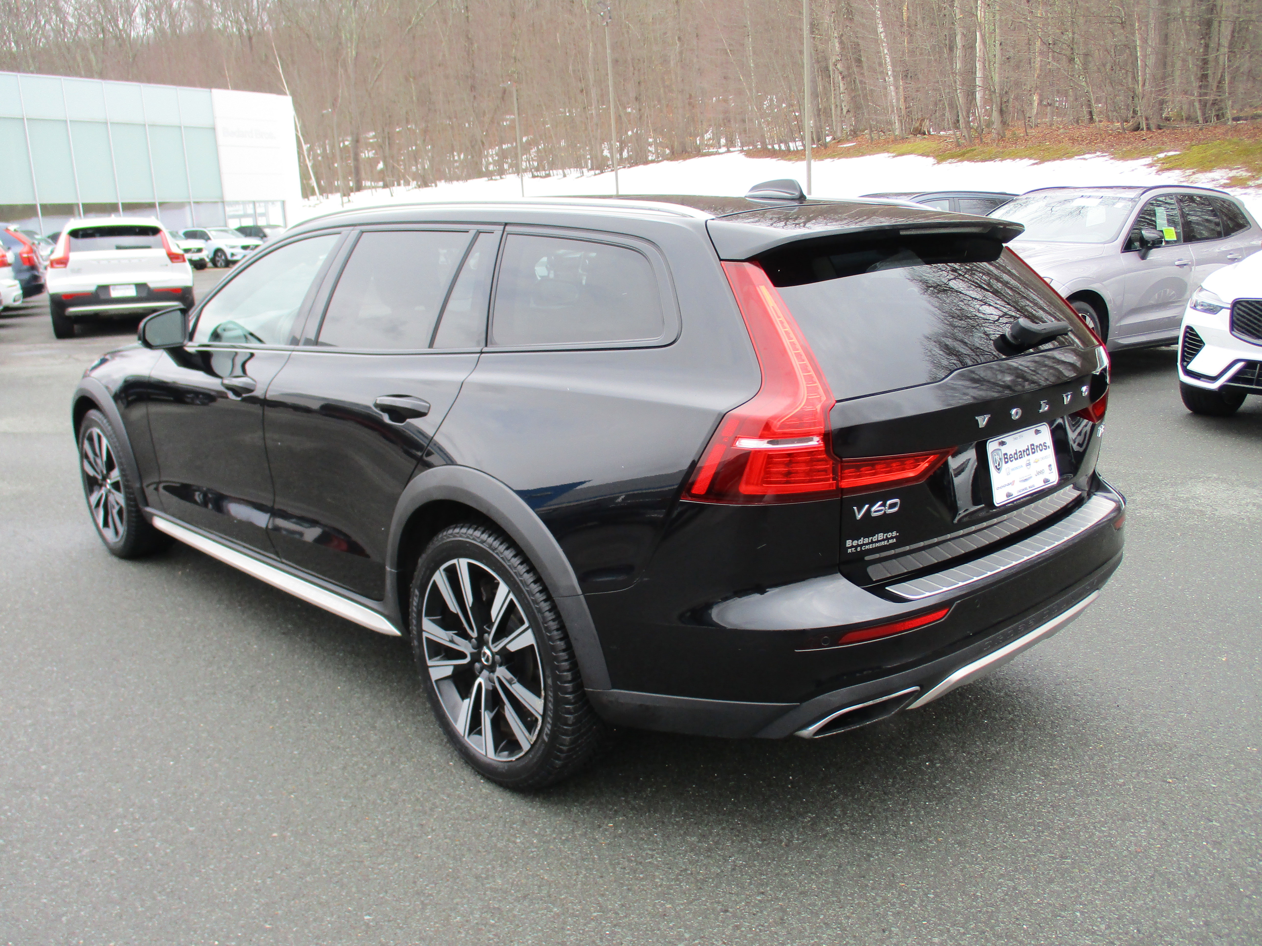 Used 2020 Volvo V60 T5 Cross Country image 7