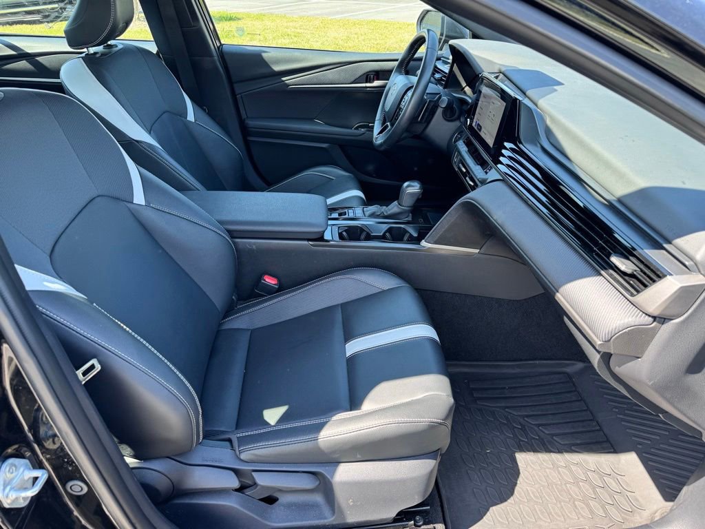 Used 2025 Toyota Camry SE w/ Convenience Package FWD image 32