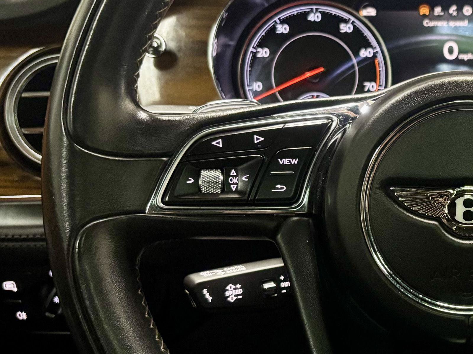 Used 2018 Bentley Bentayga AWD/4WD image 26