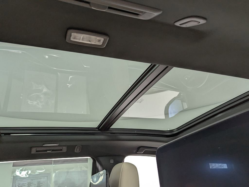 Used 2024 Cadillac Escalade Premium Luxury image 11
