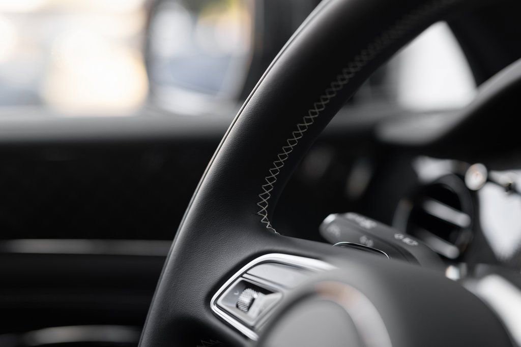 Used 2025 Bentley Bentayga AWD/4WD image 44