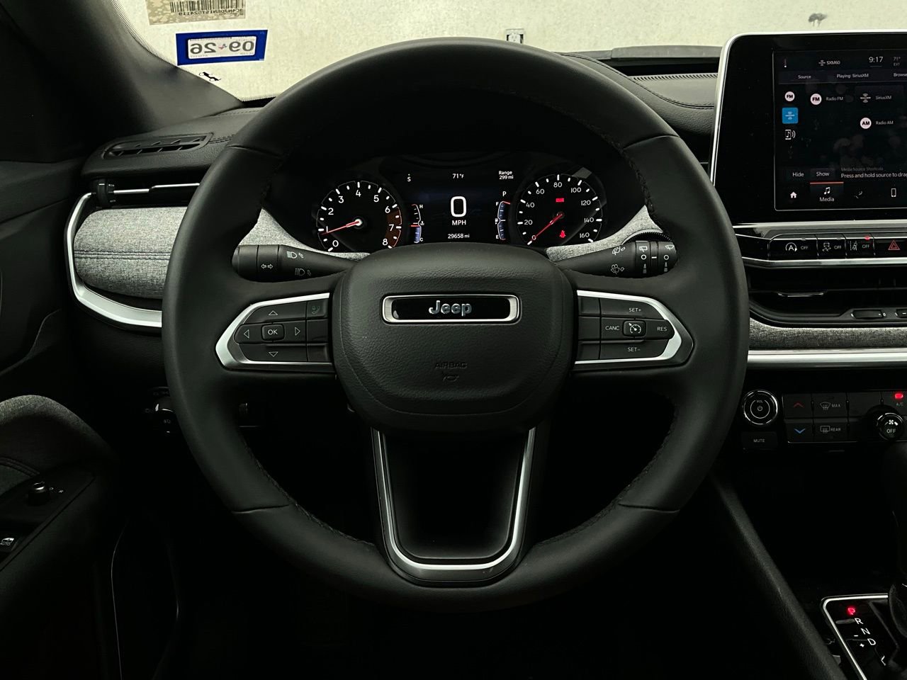 Used 2025 Jeep Compass Latitude image 33