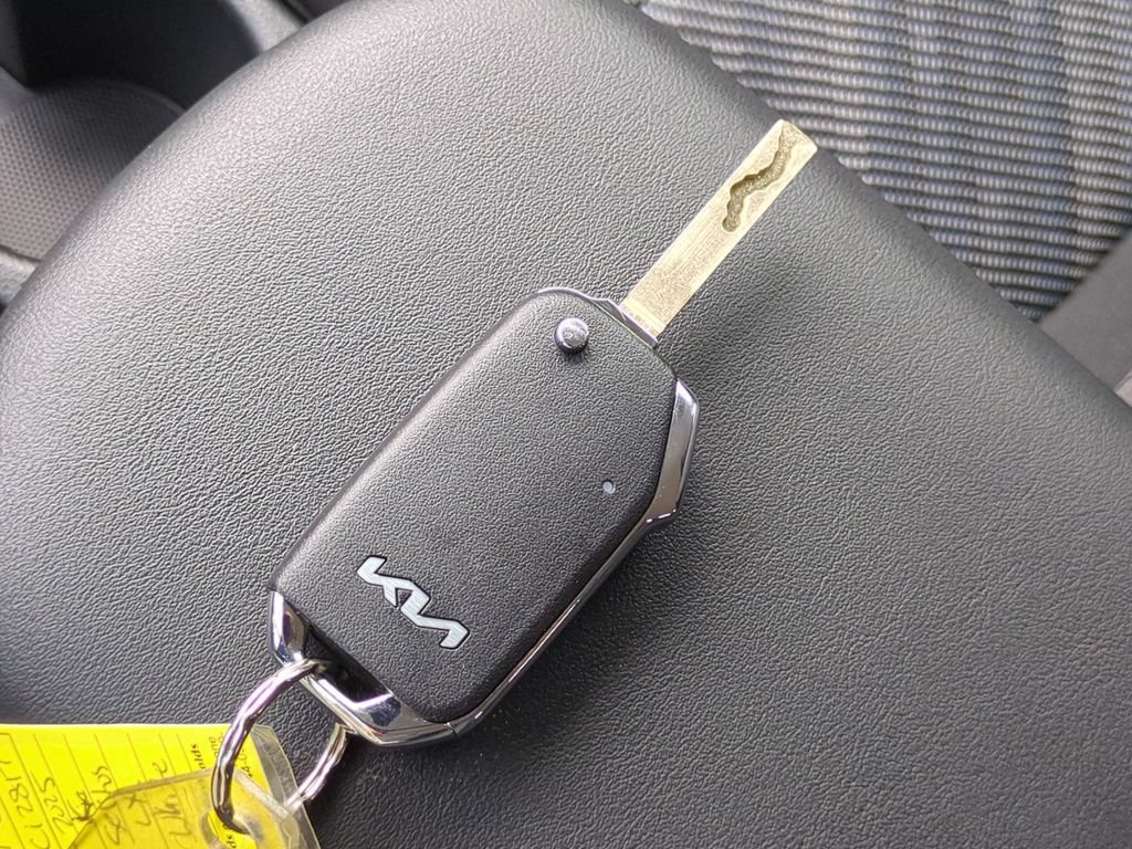 Used 2025 Kia Seltos LX AWD/4WD image 21