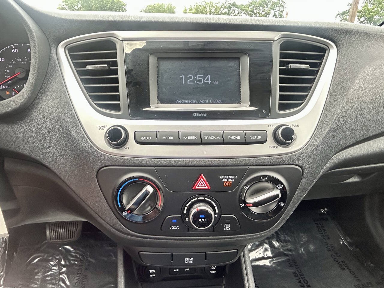 Used 2022 Hyundai Accent SE FWD image 16