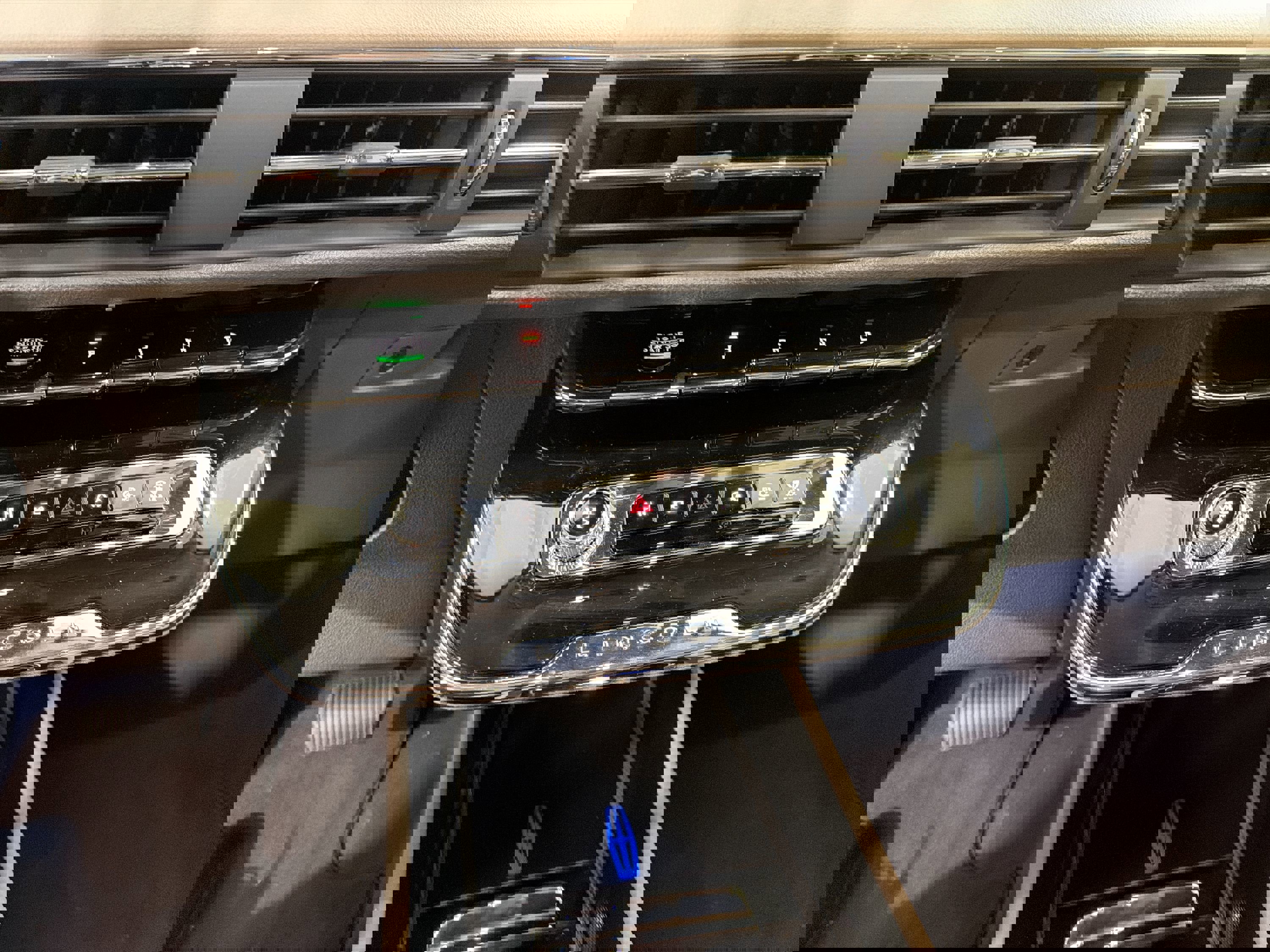 Used 2024 Lincoln Corsair Reserve image 21