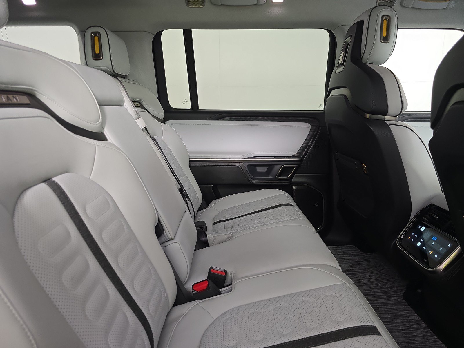 Used 2024 Rivian R1S Adventure AWD/4WD image 23