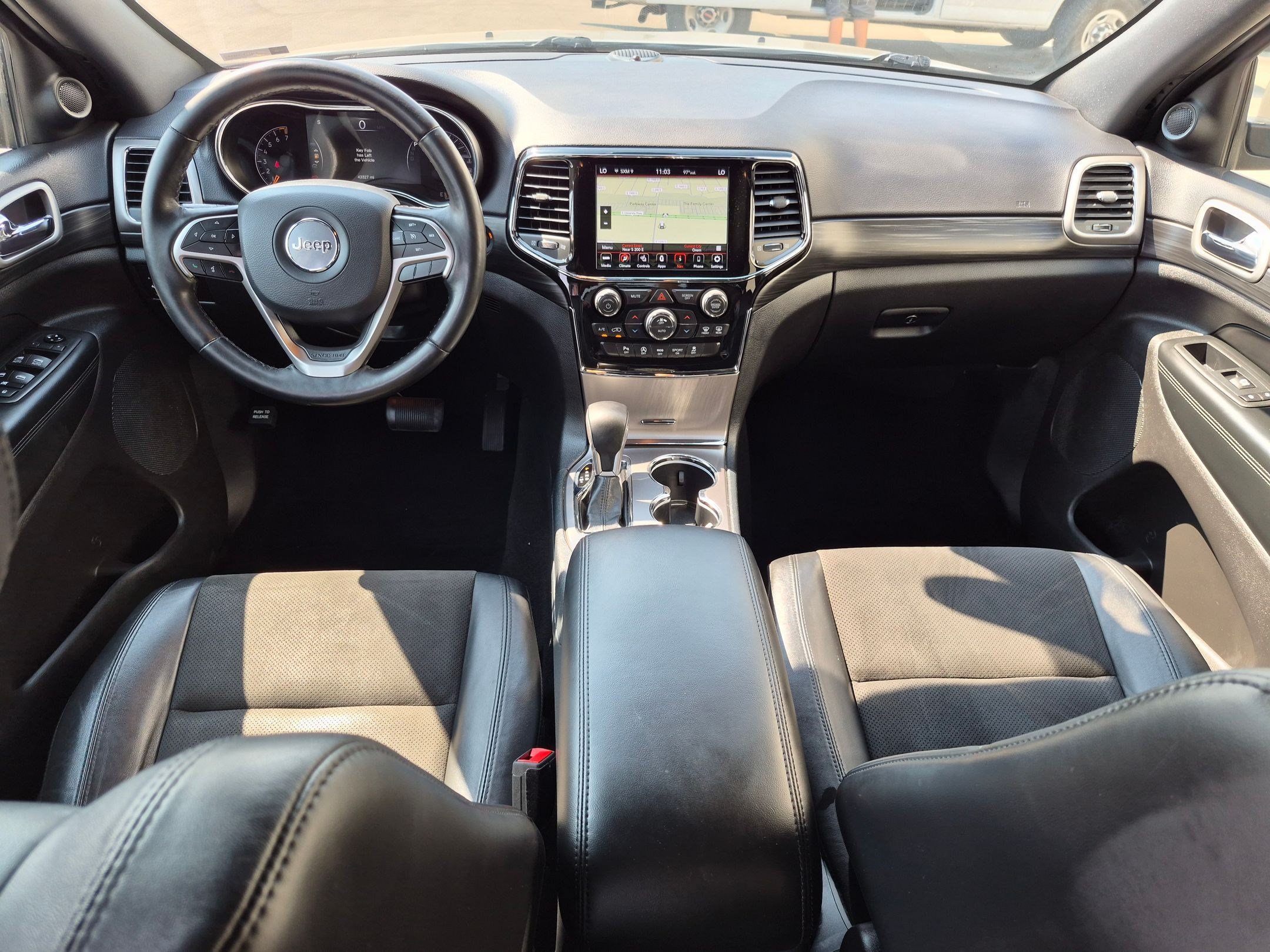 Used 2020 Jeep Grand Cherokee Altitude AWD/4WD image 31