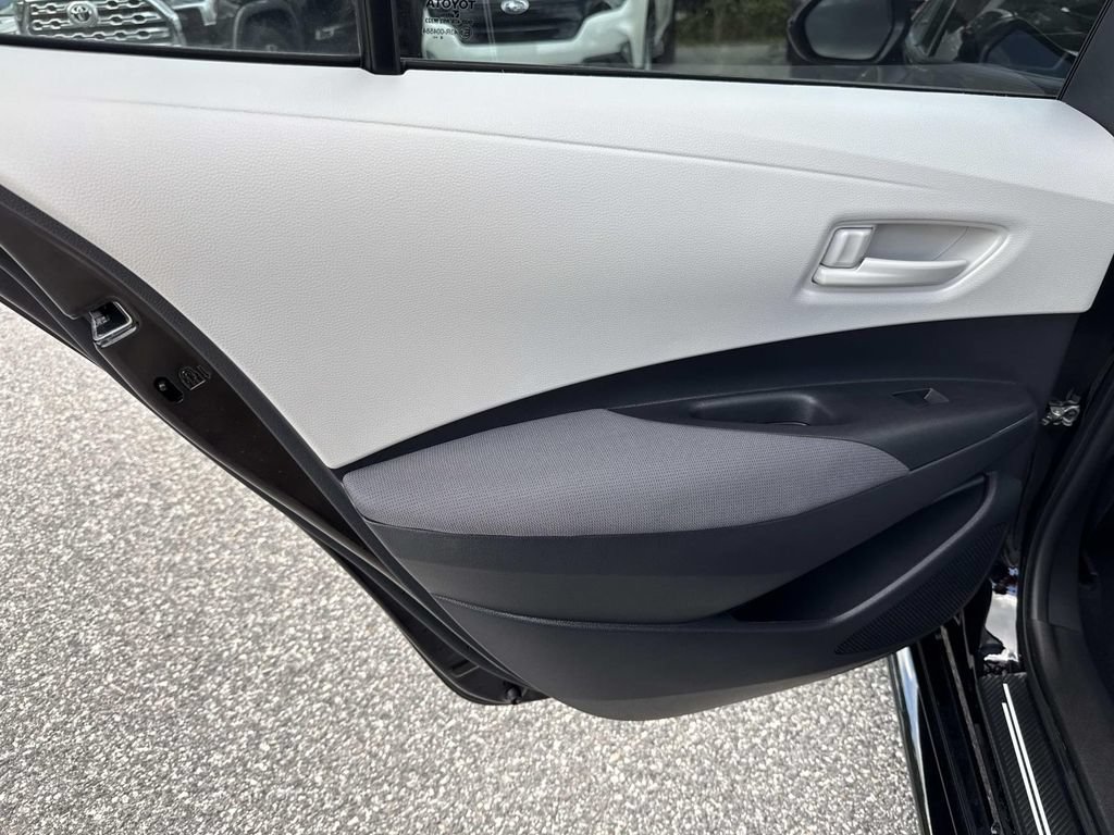 Used 2025 Toyota Corolla LE FWD image 12