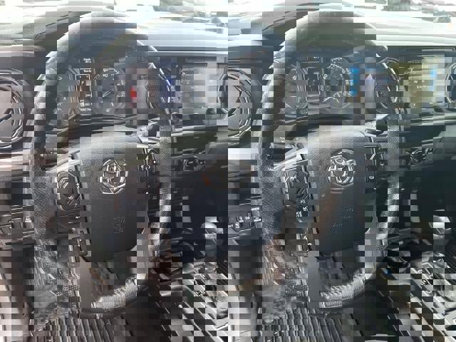 Used 2017 Toyota Tacoma SR5 image 9