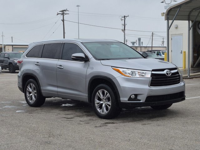 Used 2015 Toyota Highlander XLE FWD image 3