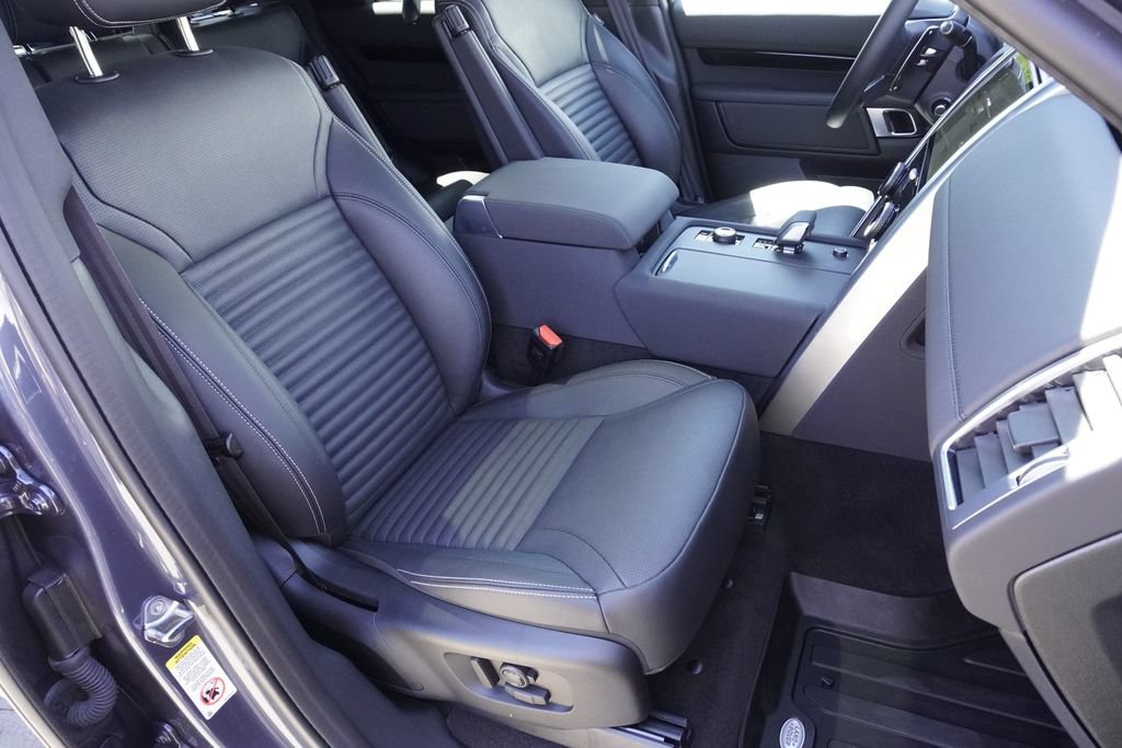 Used 2025 Land Rover Discovery S AWD/4WD image 24