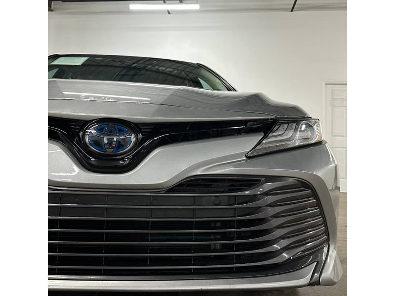 Used 2018 Toyota Camry XLE FWD image 5