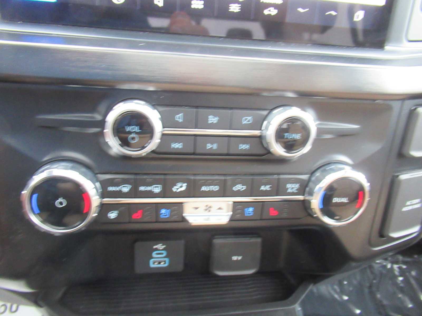Used 2024 Ford F250 Lariat image 32