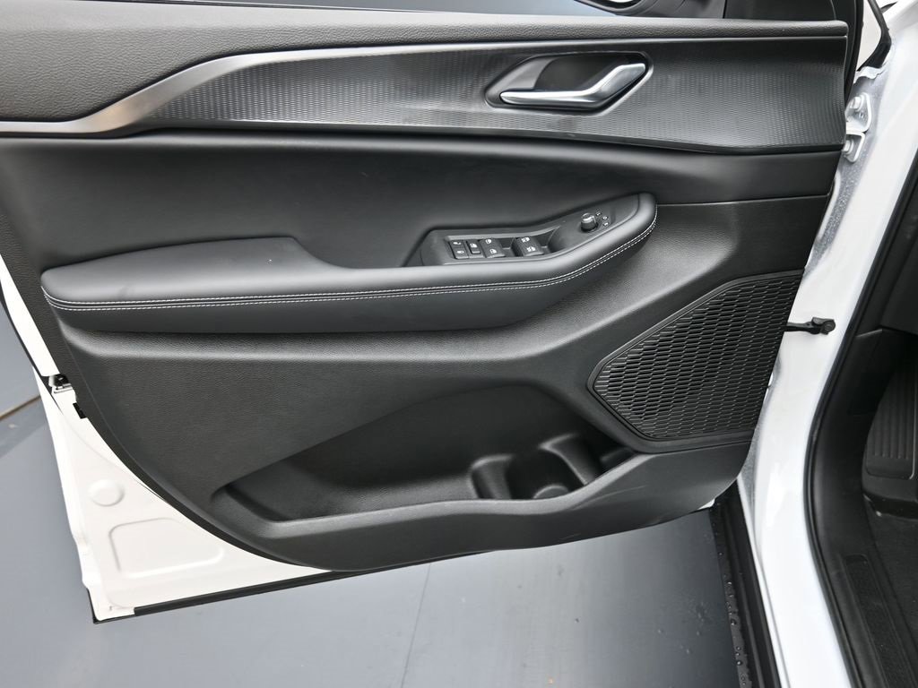 New 2025 Jeep Grand Cherokee Laredo X w/ Luxury Tech Group I image 9