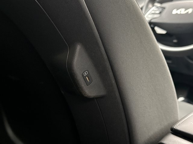 Used 2023 Kia Niro LX FWD image 18