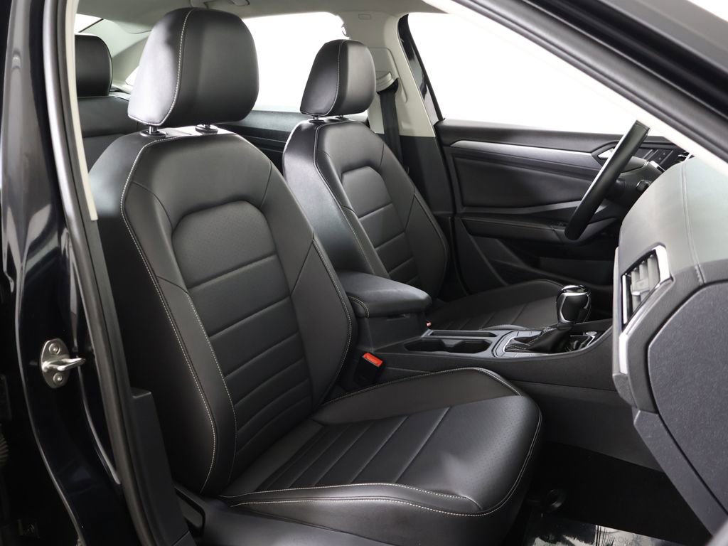 Used 2024 Volkswagen Jetta SE image 31