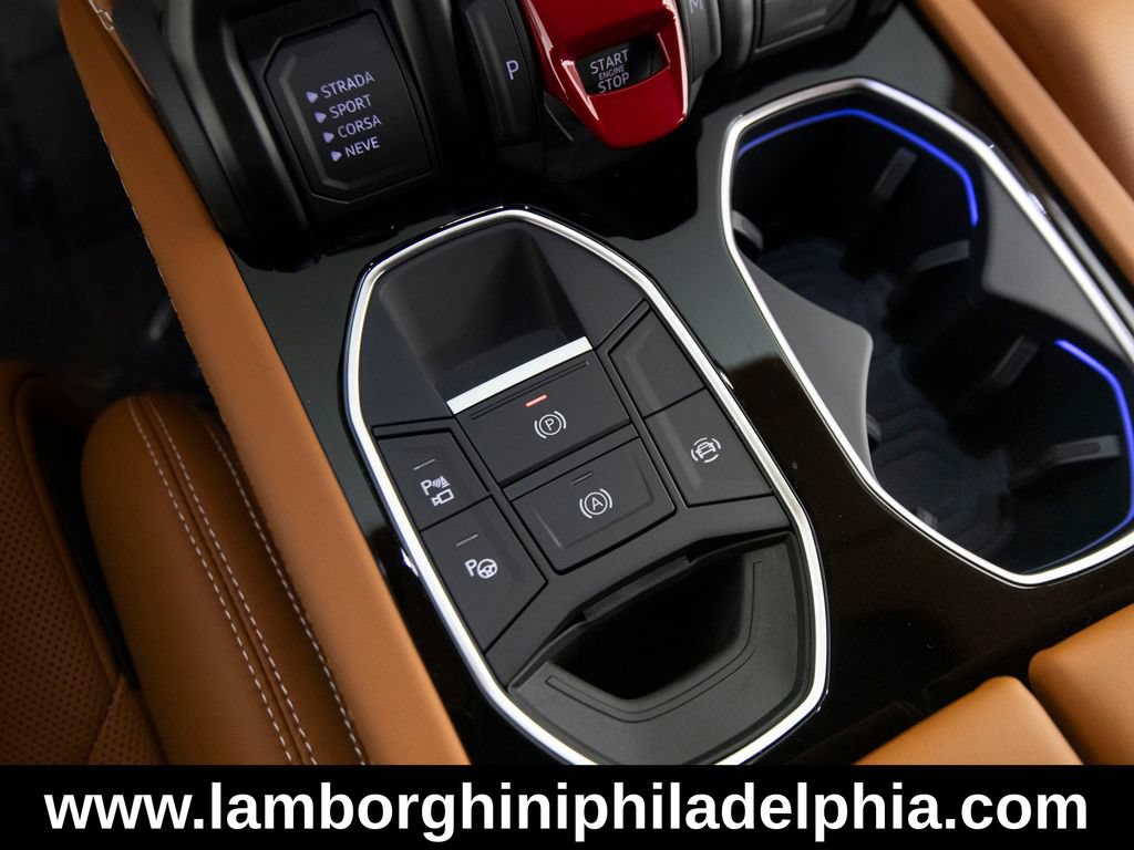 Used 2025 Lamborghini Urus SE AWD/4WD image 25