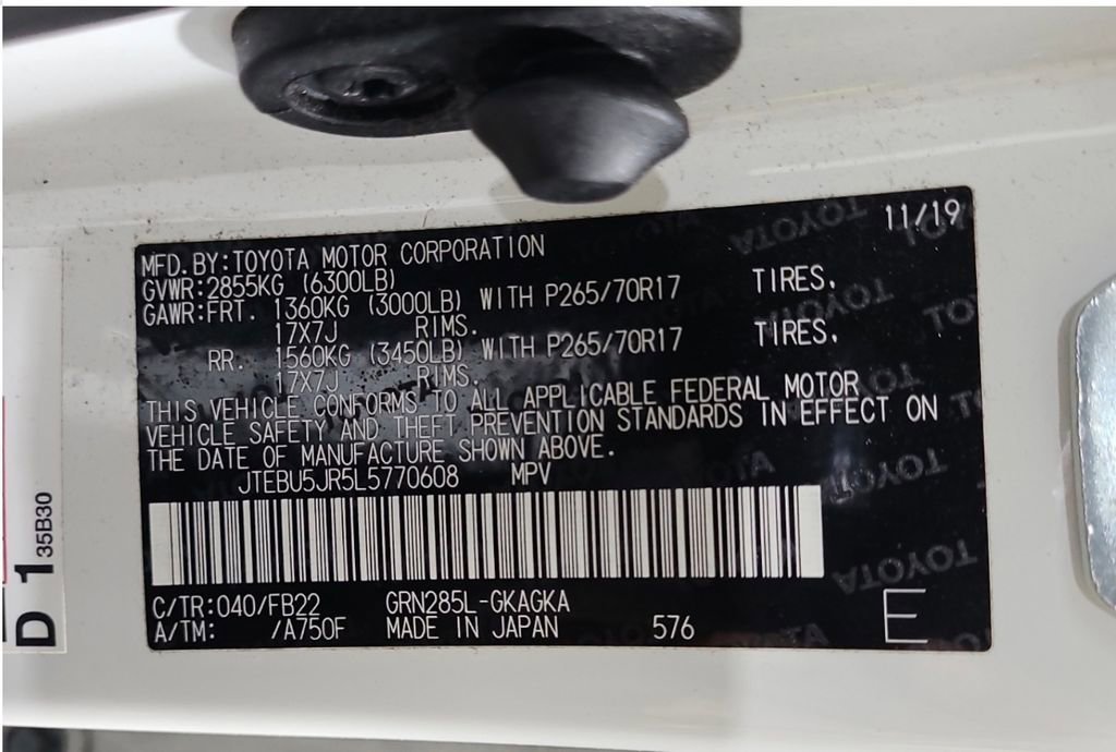 Used 2020 Toyota 4Runner SR5 AWD/4WD image 36