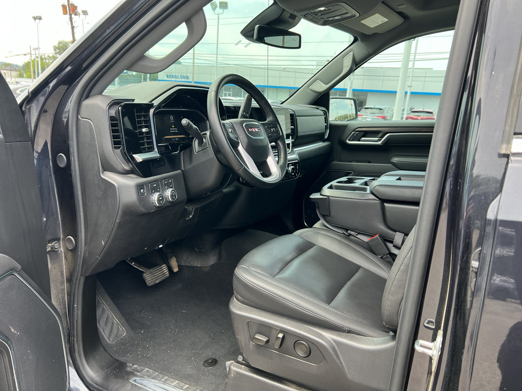 Used 2026 GMC Sierra 1500 SLT AWD/4WD image 9