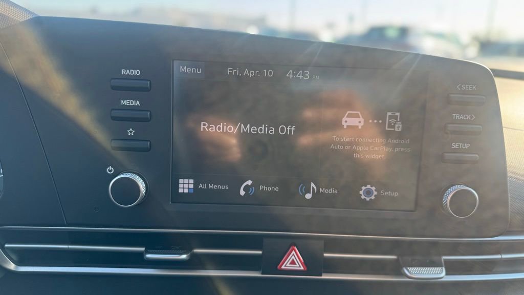 Certified 2025 Hyundai Elantra SE image 9