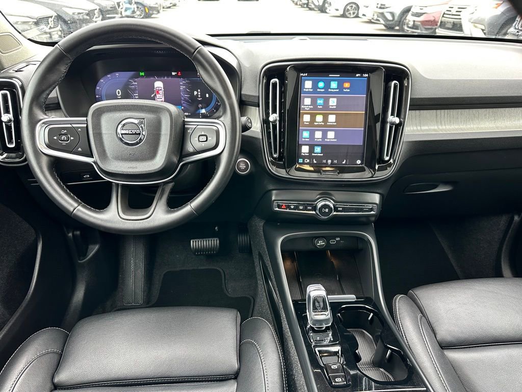 Used 2025 Volvo XC40 B5 Plus image 13