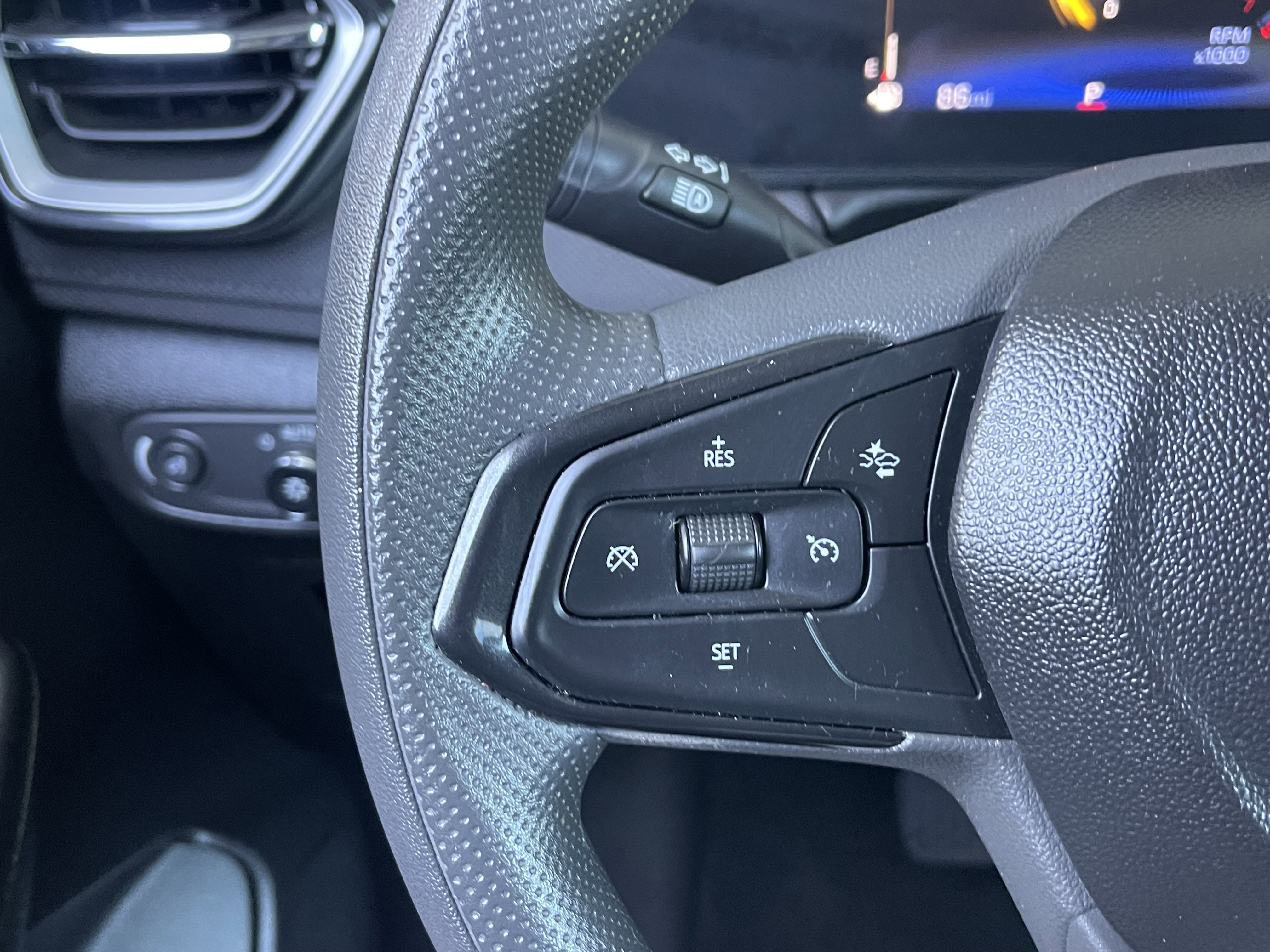 Used 2024 Chevrolet TrailBlazer LT FWD image 35