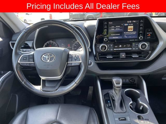 Used 2022 Toyota Highlander XLE AWD/4WD image 15
