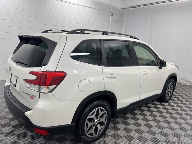 Used 2023 Subaru Forester Premium image 5