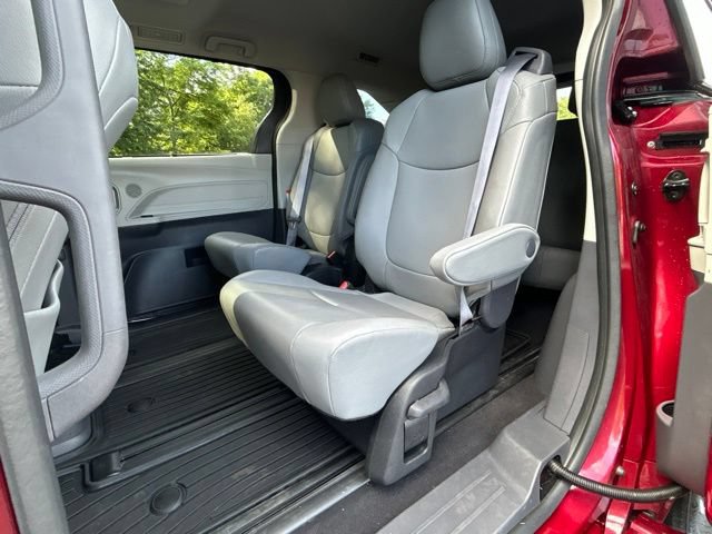 Used 2022 Toyota Sienna XLE w/ XLE Plus Package AWD/4WD image 37