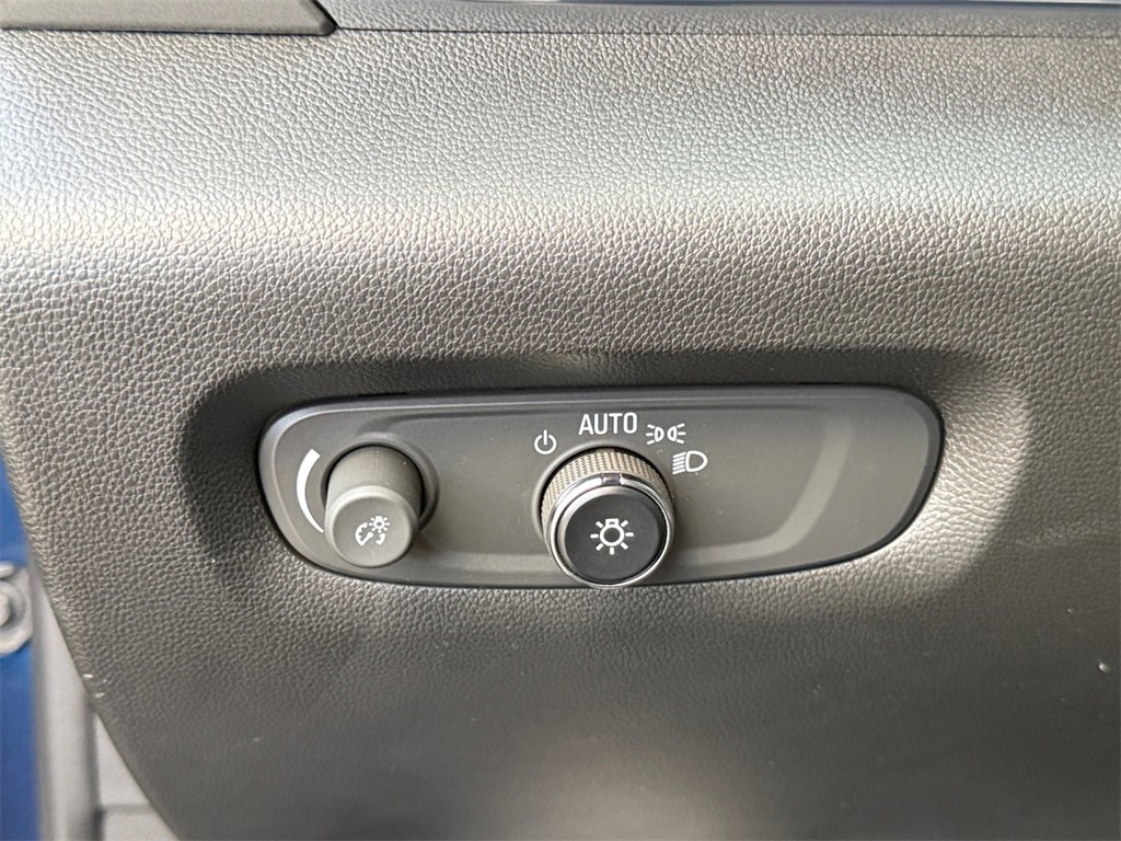 Used 2023 Chevrolet Traverse LT image 19