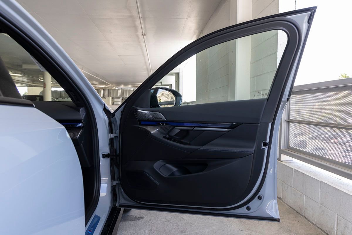 New 2026 BMW i5 w/ Executive Package AWD/4WD image 28