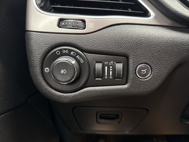 Used 2021 Jeep Cherokee Limited w/ Trailer Tow Group image 40