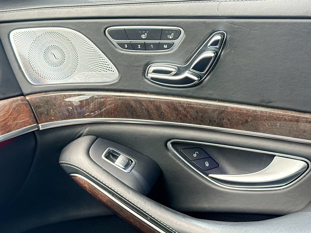 Used 2020 Mercedes-Benz S 560 4MATIC Sedan w/ Premium Package image 22