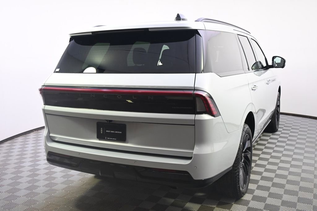 New 2026 Lincoln Navigator Reserve w/ Jet Appearance Package image 6
