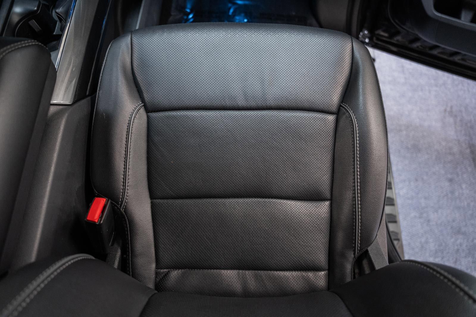 Certified 2022 Ford F150 Lariat w/ Equipment Group 502A High image 38